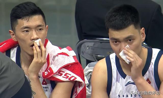 开云体育平台-复刻CBA名画！陈林坚和陈培东同时拿纸巾擦血引关注